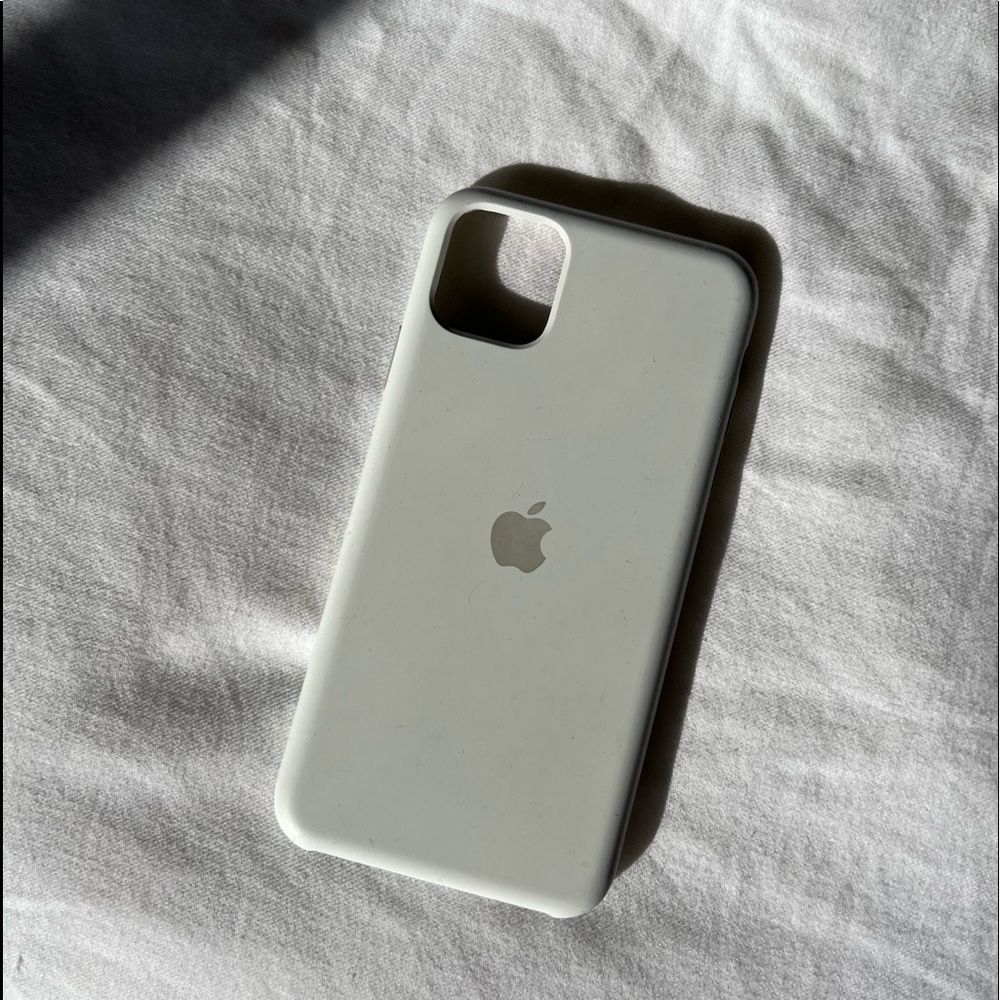 11 Pro Max - White Apple Case - Used